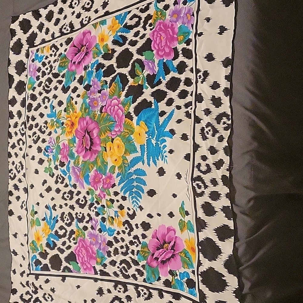 VTG LILLIE RUBIN White Leopard Floral Grafic Design Style Silk Satin Scarf